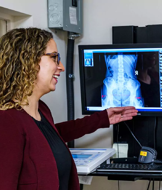 doctor-with-image-of-spine